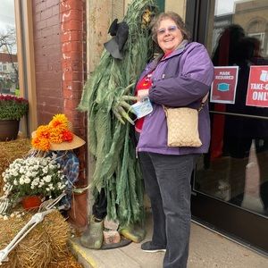 Meet your Posher, Debra